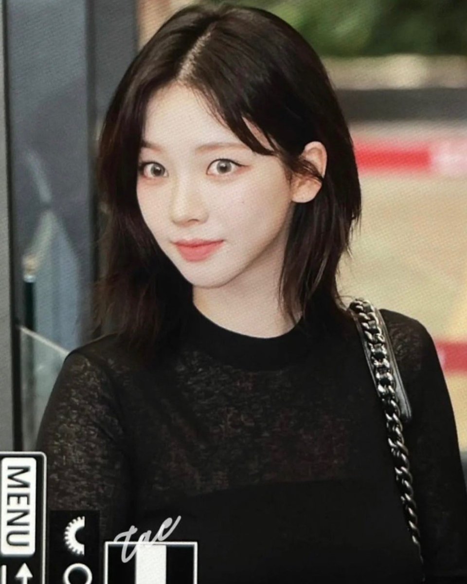 sunyul_fic's tweet photo. #칼윈 #윈칼 #포타 #wlw #gl #kw #wk 

벽장이었던 내가,

갑자기 어플로 사람을 만나봐야겠다고 결심한건 왜 였을까. https://t.co/Q7oXZ4WZDG