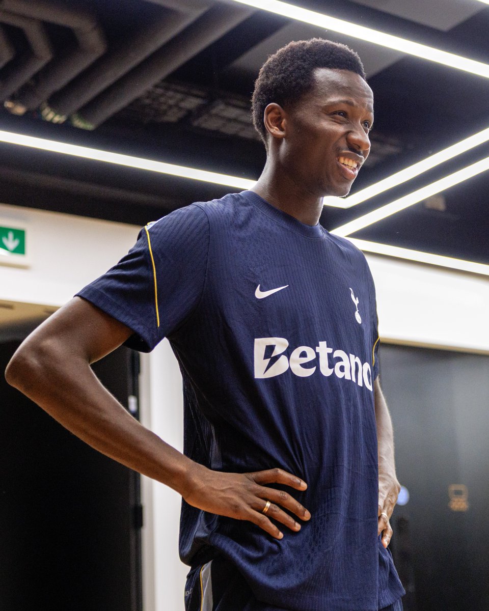 Spurs_THA's tweet photo. หลังเสร็จภารกิจรับใช้ชาติ หนุ่ม ๆ กลับมาลอนดอนกันแล้ว 👋 https://t.co/8XOVORj7dy