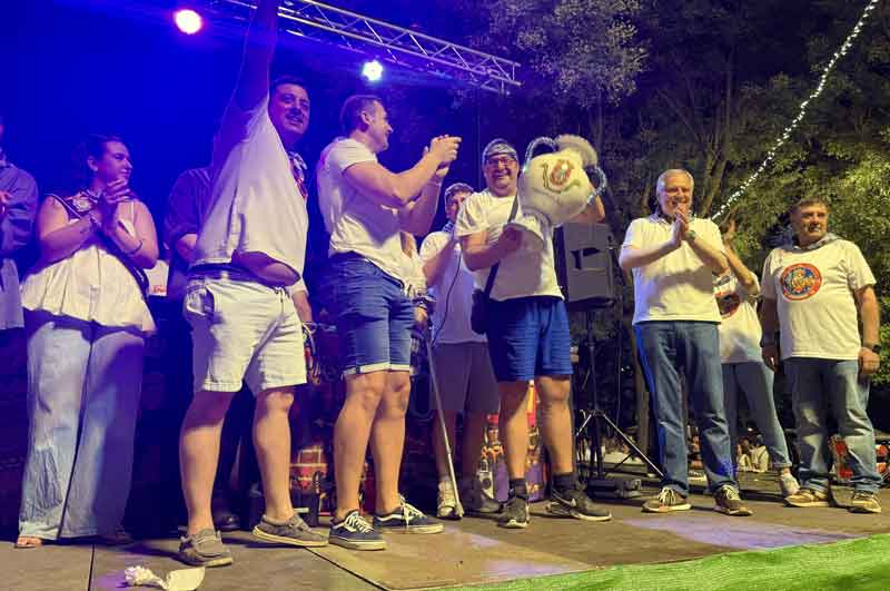 ayeryhoyrevista's tweet photo. ‘Bhela’ ganadores del XLVII Concurso de Limoná
https://t.co/UI1Tl9XexO
#Revistaayeryhoy #larevistaparagentecomotu #CiudadReal #Pandorga https://t.co/O0Pt6rqvgi