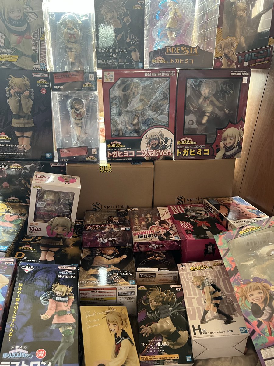CocoaKnowledge's tweet photo. 先月末にお茶子ちゃんのS.H.Figuartsを
手にして唐突に始まった
トガヒミコフィギュア集めですが
ご覧の有り様です╰(*´︶`*)╯
散財ですね…はい🙂‍↕️

ヒロアカは
オールマイトとオールフォーワンが
殴り合いしてたところしか
読んでないんだけど、
読んだ方がいいのかしら

#ヒロアカ #トガヒミコ https://t.co/dSnDgVrH5c