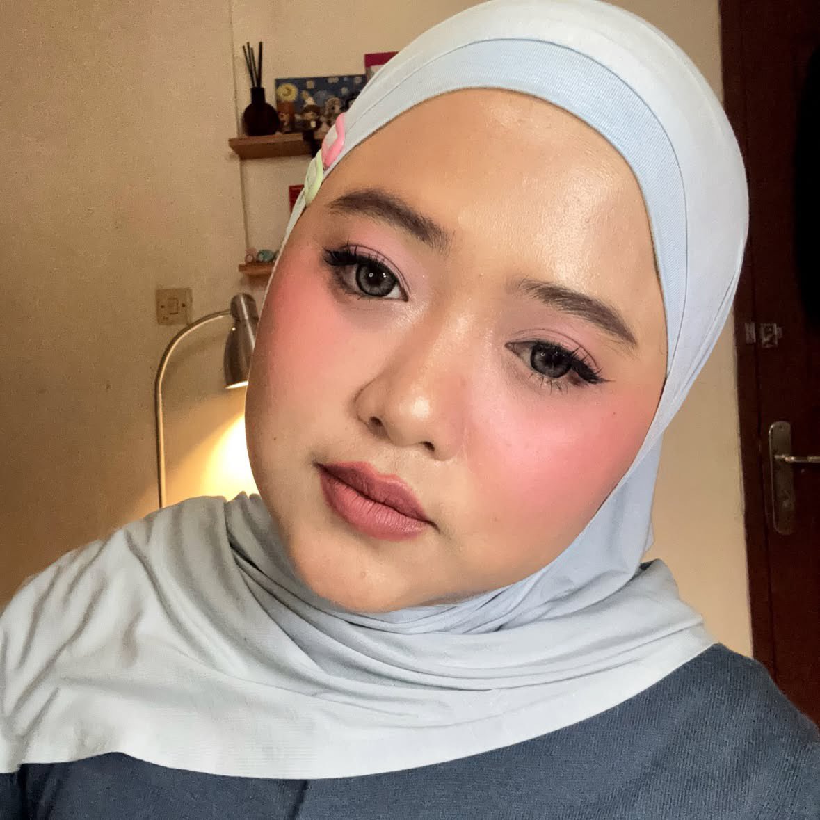 icaamsl's tweet photo. 🗣️: CUSHION 2 APLIKATOR TUH UNTUK APA SIH?

Biar kamu bisa dapet hasil make up flawless dan nempel banget ke kulit kaya gini 😝￼ https://t.co/sGlGAtrgzB