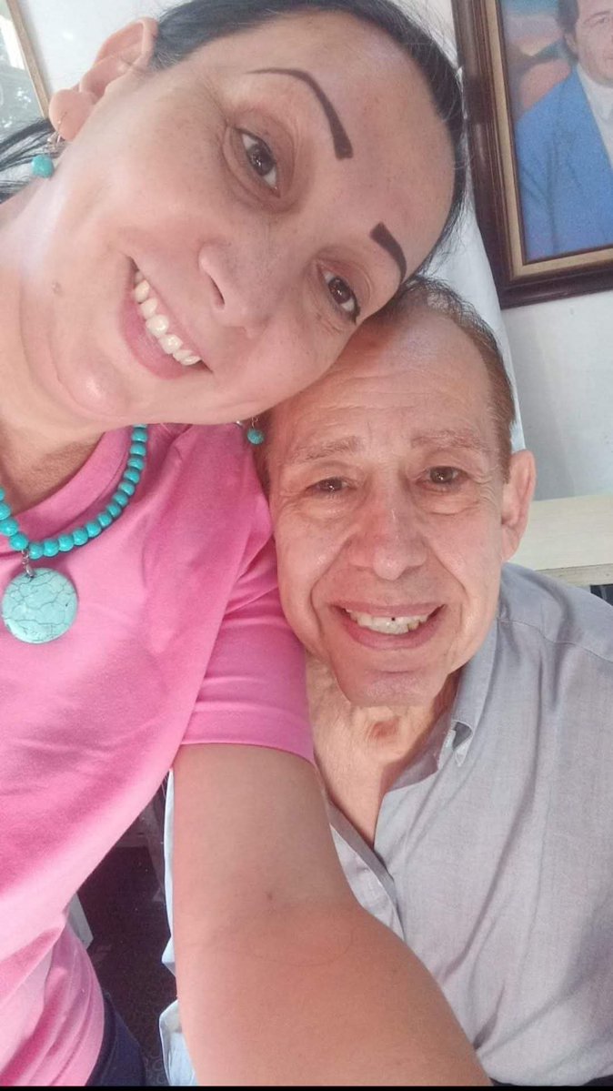 Adrianabascal88's tweet photo. Con mi tutor de moda pepe cantu https://t.co/nVtEnMAIaT