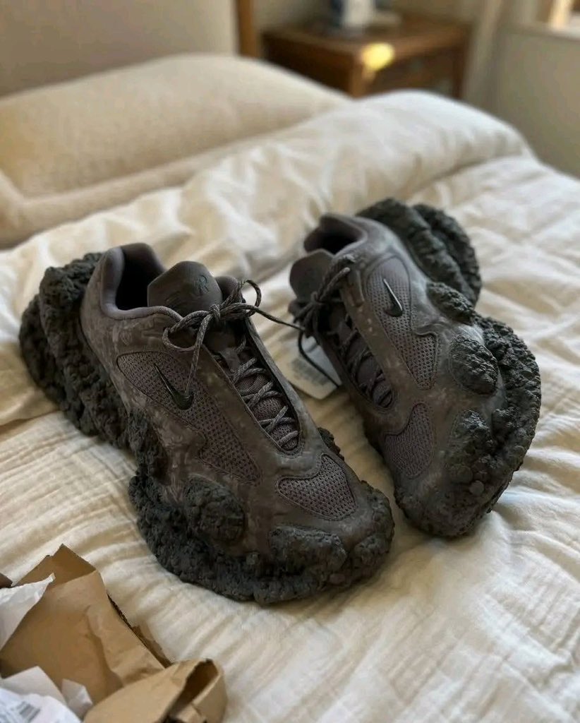 spacefundz's tweet photo. Does anyone know the name of these shoes? I love this design! ❤️ https://t.co/xDnjixkOgH
