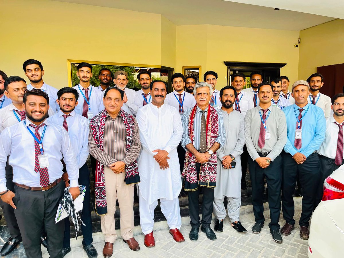 samonabibux1's tweet photo. Writing
"When teachers learn, nations lead." ✨
Honored to serve as Master Trainer for the 3-Day Teachers’ Capacity Building Workshop (27–29 July) organized by Shaheed Rajib Anmol Free Education System Higher Secondary, Sehwan. https://t.co/JXFIHybF1h