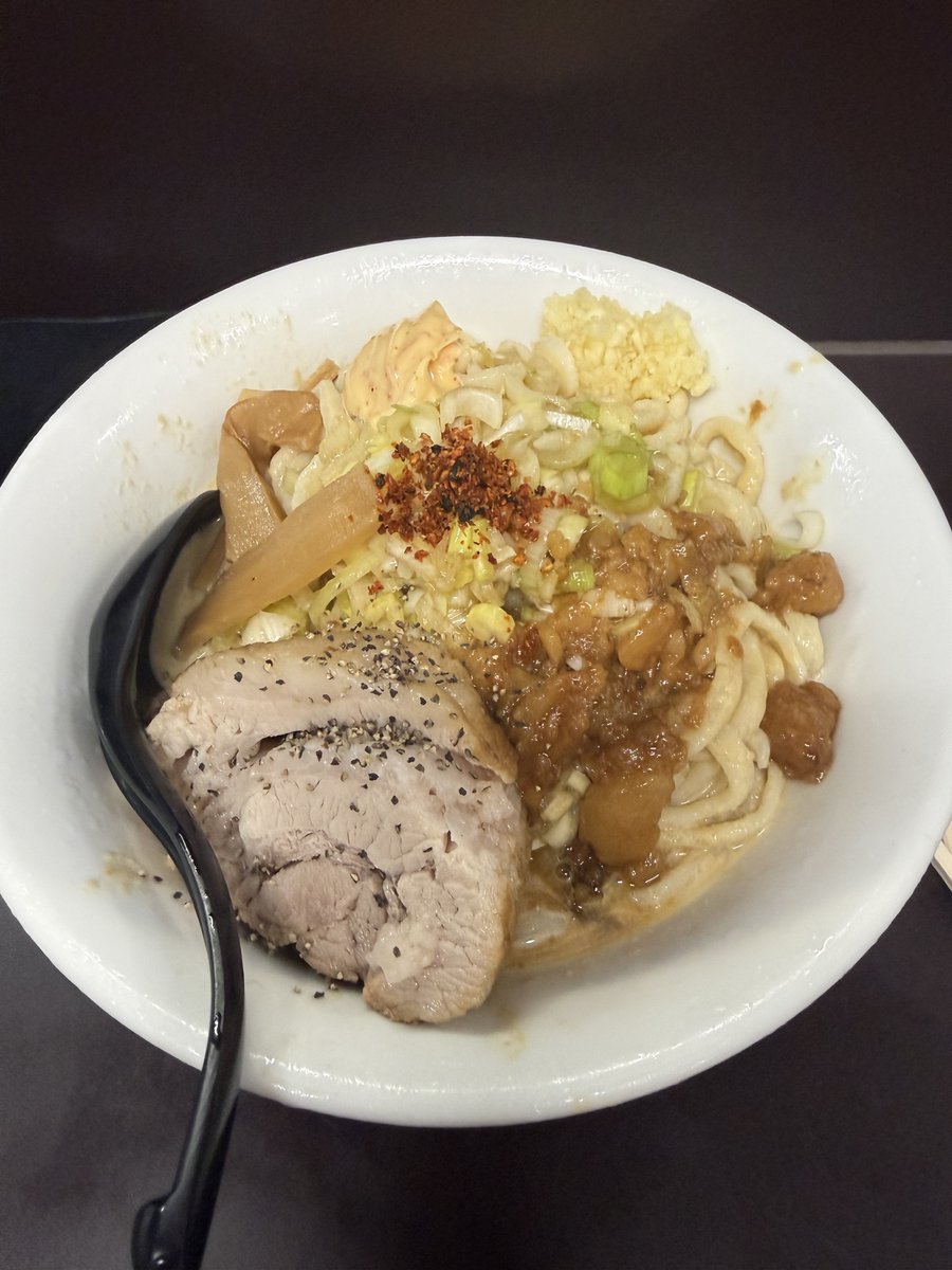 rarirurerodaaaa's tweet photo. 冷やしごま中華とか言う革命的に美味い限定を出してくる俺の行きつけ二郎 https://t.co/LNYw859h8s