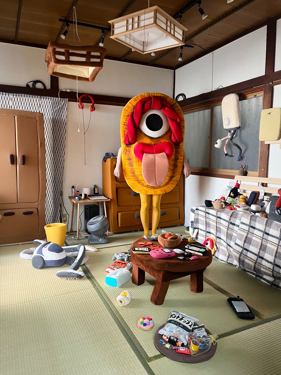 bakewaraji's tweet photo. shop＆galleryナマケモノカンパニーさんのぬいぐるみ部屋に出没中👁️✨
#化けわらじ https://t.co/RTjbiU8BU5