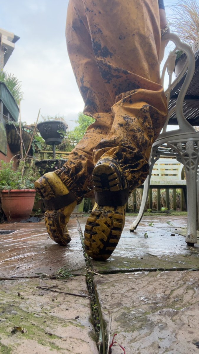 GoddessMeg1994's tweet photo. Your very own little #RainwearGirlQueen 

#rainclothes☔️ #rainwearfetish #rainwearfetishist https://t.co/Gaw8HIGIHn