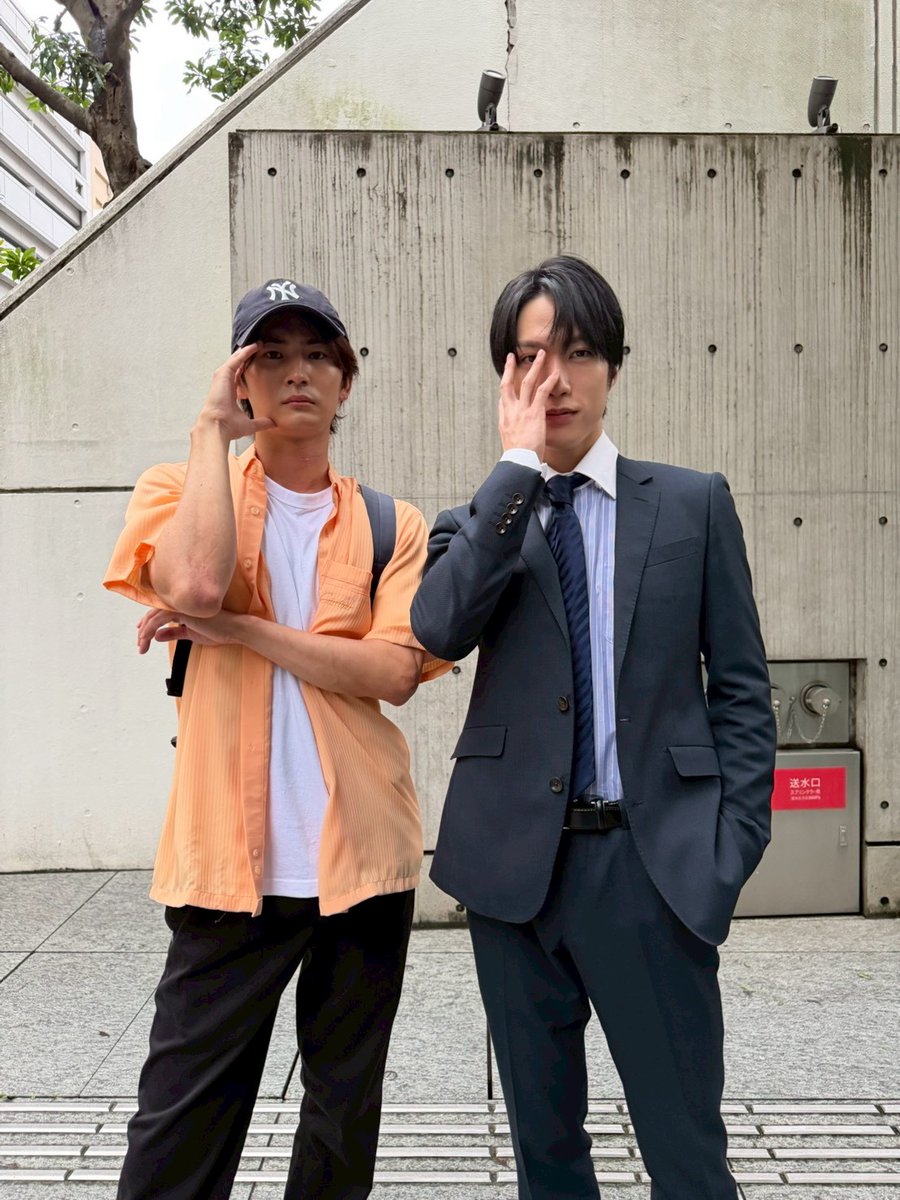 dramatokku2_mbs's tweet photo. 💍＃未婚詐欺🎭
◸ 𝐨𝐟𝐟 𝐬𝐡𝐨𝐭 ◿

慎司（#藤原樹）を尾行中の和也（#押田岳）🕵️‍♀️🚕
🤚未婚詐欺ポーズでもパシャリ📸

第３話の感想は #未婚詐欺 で💬✨
毎週木曜深夜放送
MBS 24：59〜
tvk 23：30〜　ほか📡

⋆˳˙𓊆配信情報𓊇˙˳⋆
💎１～３話はTVerで！👀
 https://t.co/uN0hJeDZM3
（お気に入り登録がおすすめ💖）

💎FODで独占配信
https://t.co/rfelFZFH7I