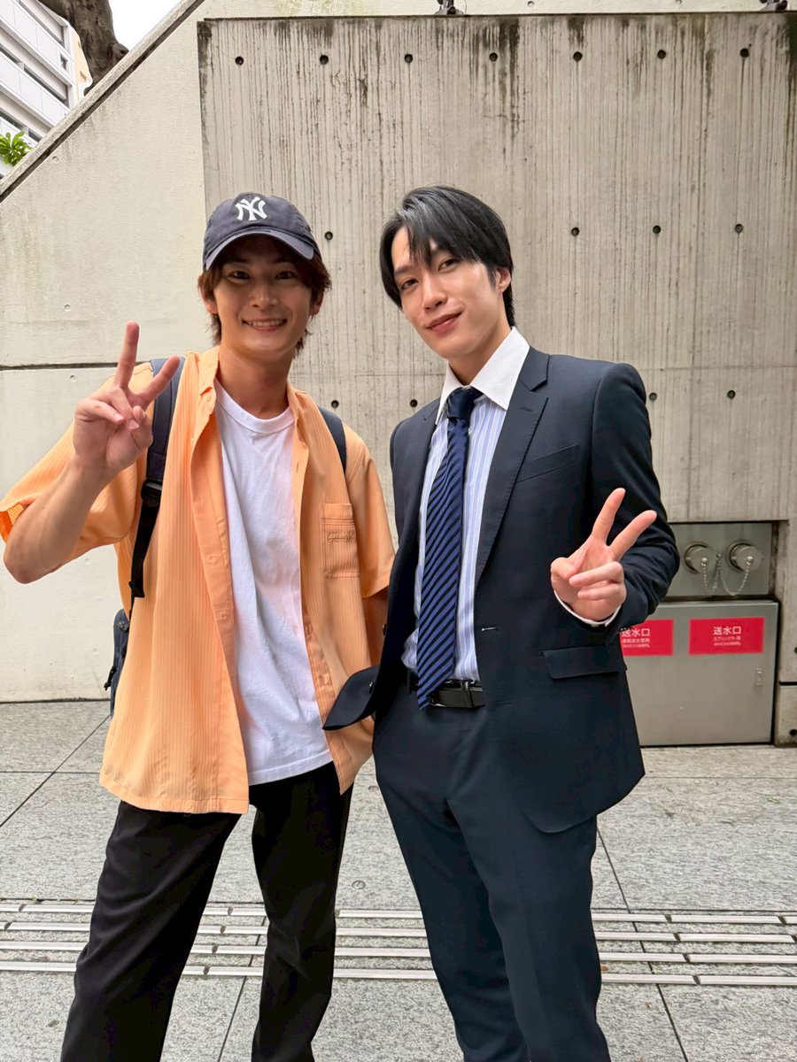 dramatokku2_mbs's tweet photo. 💍＃未婚詐欺🎭
◸ 𝐨𝐟𝐟 𝐬𝐡𝐨𝐭 ◿

慎司（#藤原樹）を尾行中の和也（#押田岳）🕵️‍♀️🚕
🤚未婚詐欺ポーズでもパシャリ📸

第３話の感想は #未婚詐欺 で💬✨
毎週木曜深夜放送
MBS 24：59〜
tvk 23：30〜　ほか📡

⋆˳˙𓊆配信情報𓊇˙˳⋆
💎１～３話はTVerで！👀
 https://t.co/uN0hJeDZM3
（お気に入り登録がおすすめ💖）

💎FODで独占配信
https://t.co/rfelFZFH7I