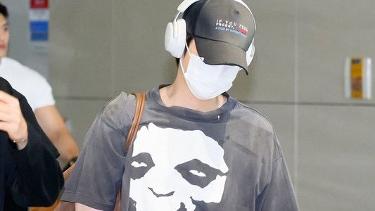 mhereonlyforbts's tweet photo. Yoongi wearing in front of the whole world after calling out the Grammys a misfit skull logo shirt which is a symbol of anti-establishment rebellion and a universal sign of belonging to the underground and rejecting corporate music norms reminded me when seokjin back in 2018 in front the whole kpop industry wore the shirt of Dead Kennedys (S under the tie), the punk band famous for calling out the payola and corruption in the music industry.

OH BTS THE ARTISTS YOU ARE 🥹