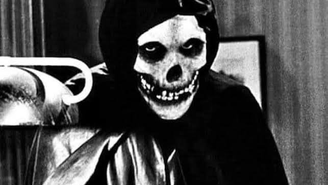 mhereonlyforbts's tweet photo. Yoongi wearing in front of the whole world after calling out the Grammys a misfit skull logo shirt which is a symbol of anti-establishment rebellion and a universal sign of belonging to the underground and rejecting corporate music norms reminded me when seokjin back in 2018 in front the whole kpop industry wore the shirt of Dead Kennedys (S under the tie), the punk band famous for calling out the payola and corruption in the music industry.

OH BTS THE ARTISTS YOU ARE 🥹