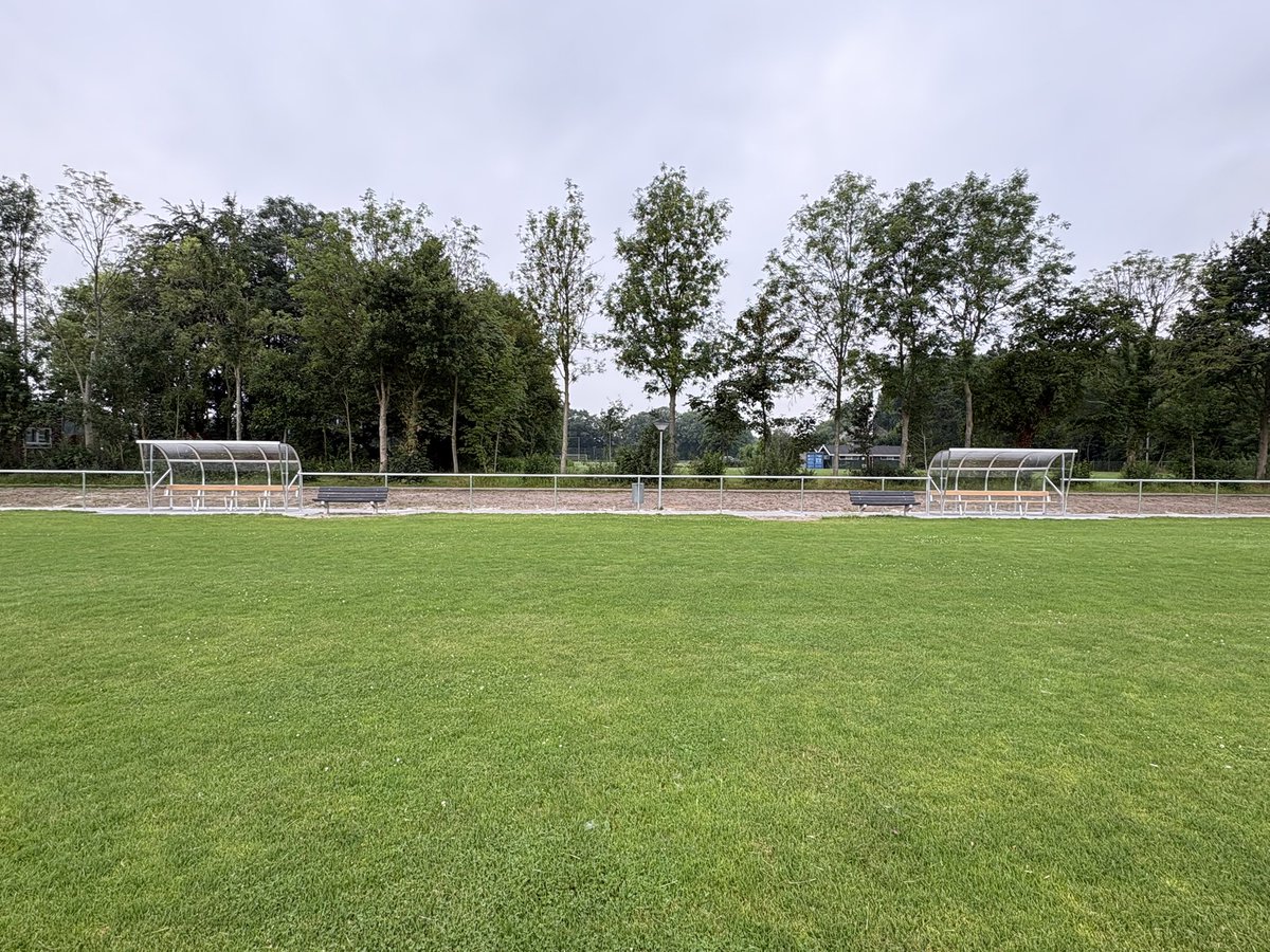 vvhelpman's tweet photo. De nieuwe dug outs zijn geplaatst bij veld 6. #clubvoorhetleven https://t.co/KxXUMXnKLt