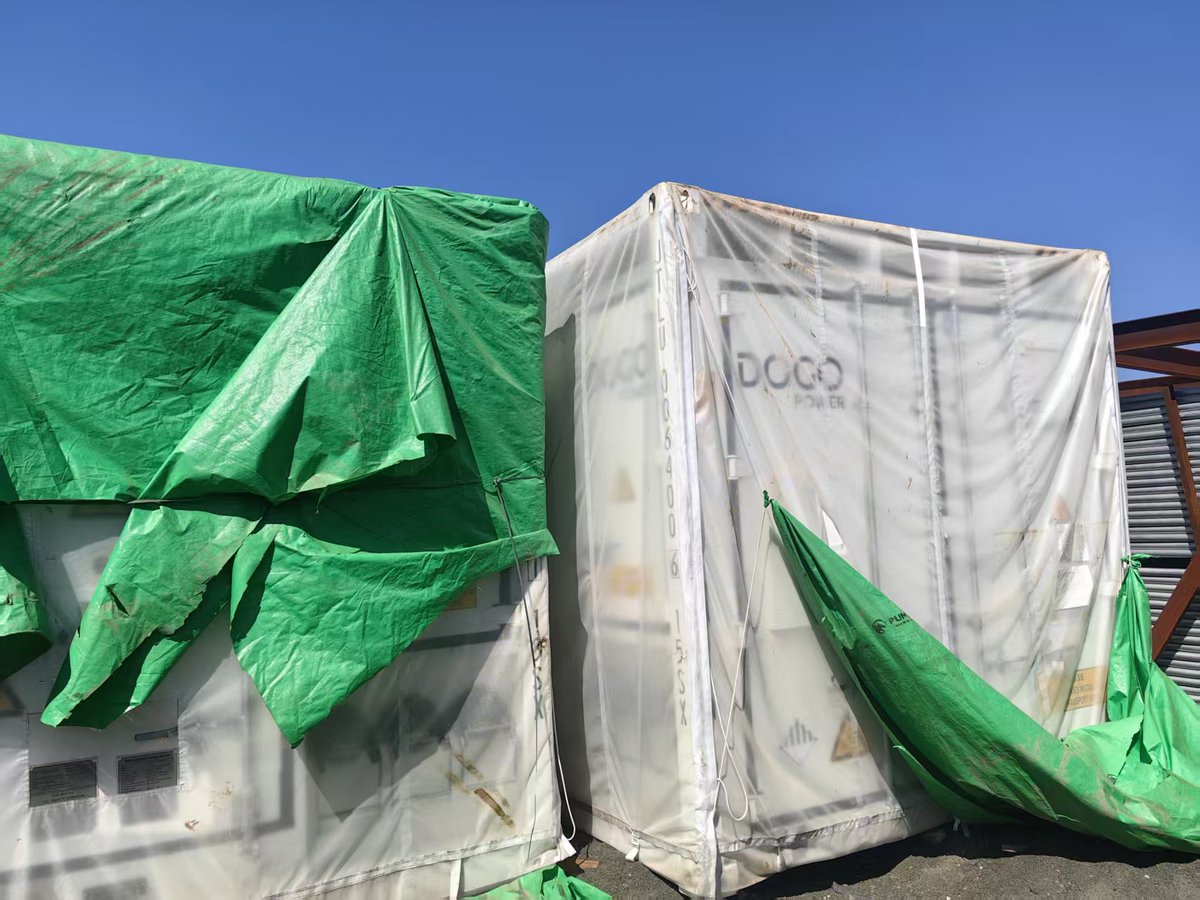 DoGoPower0928's tweet photo. 🚢 Live from the port in Indonesia! 

Delivering energy to remote island locations is a challenge of reliability and execution. By ensuring seamless port offloading and end-to-end delivery, we make clean power truly accessible to remote island microgrids. https://t.co/7hGU2HEiwa