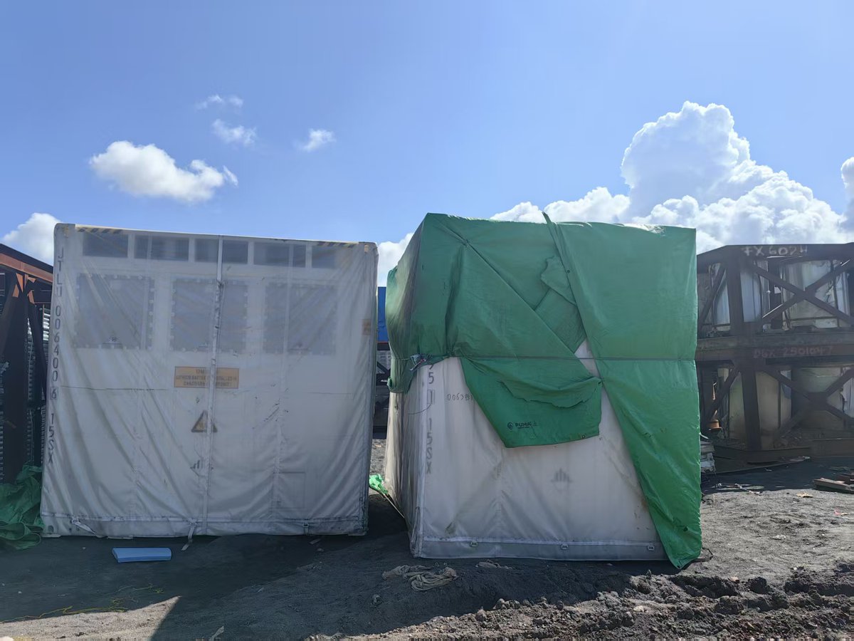DoGoPower0928's tweet photo. 🚢 Live from the port in Indonesia! 

Delivering energy to remote island locations is a challenge of reliability and execution. By ensuring seamless port offloading and end-to-end delivery, we make clean power truly accessible to remote island microgrids. https://t.co/7hGU2HEiwa