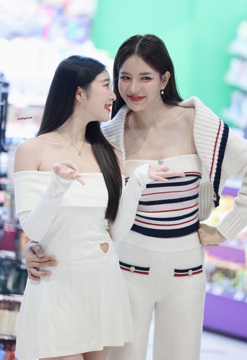 eastern0122's tweet photo. 😜✌

RoundLab x MieAya  

#RoundLabTH  
#MieAya https://t.co/D5gdybMRKP