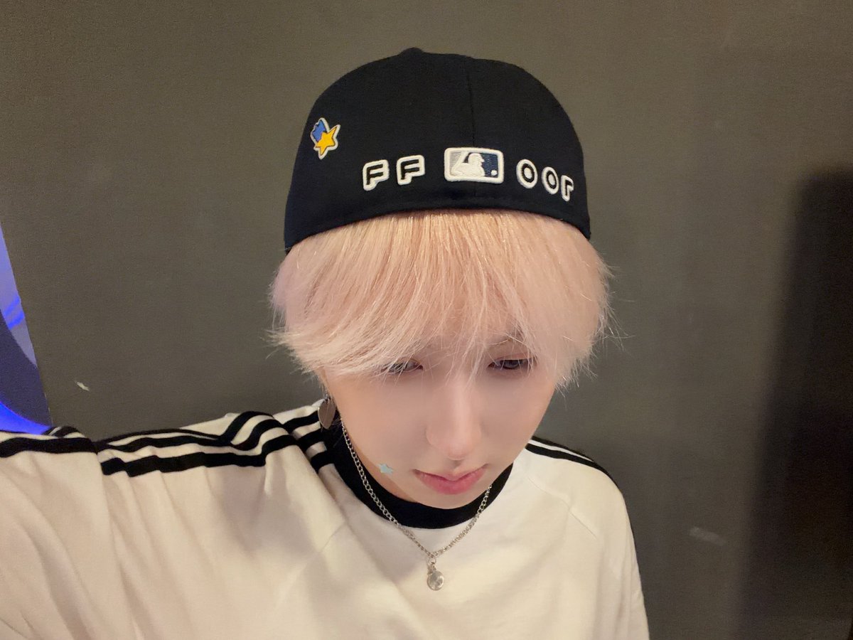 _giuk2's tweet photo. 폰을 변기에 빠트려도 셀카는 보내주는 아기 호감 https://t.co/ITYtpuBUsa
