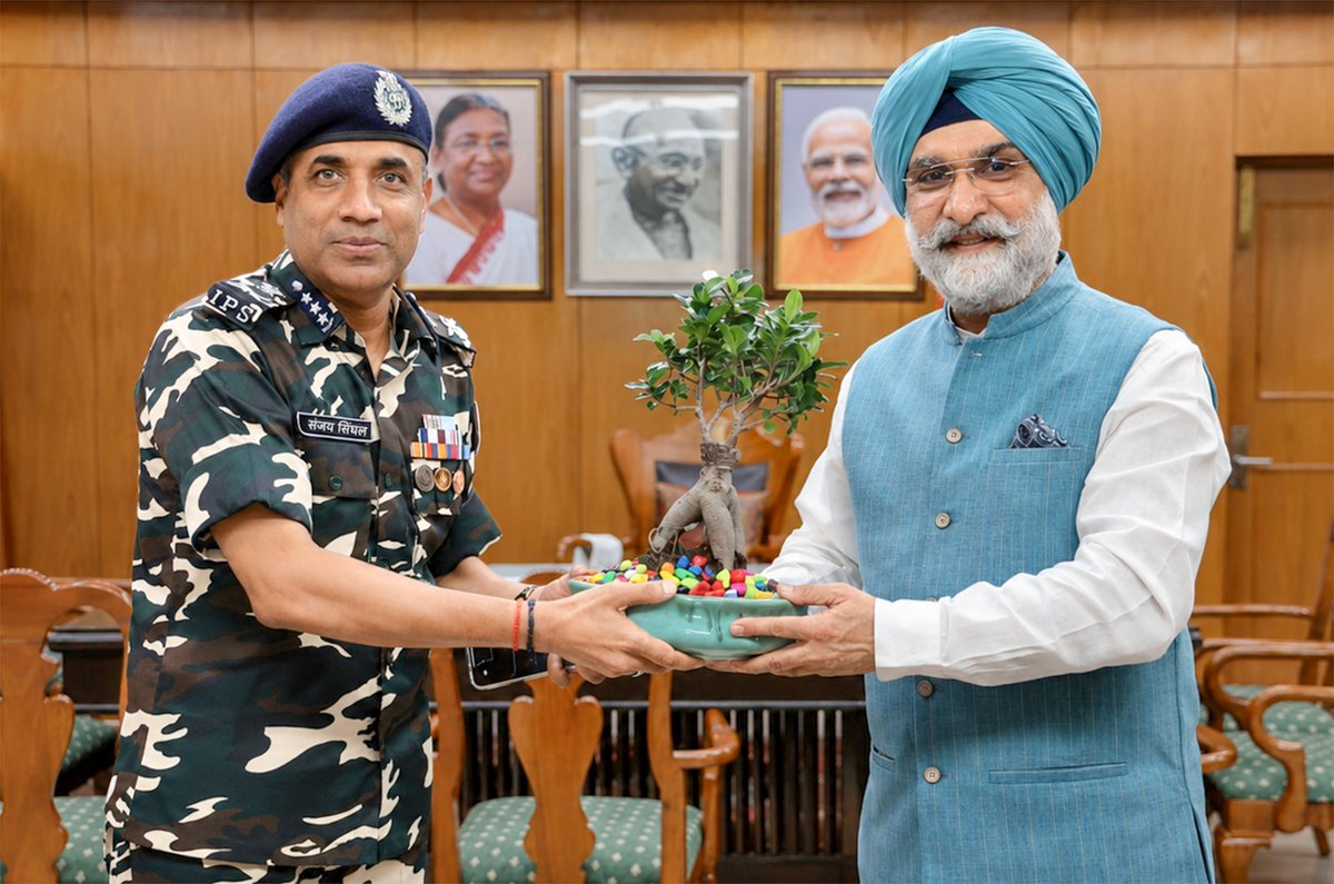 SSB_INDIA's tweet photo. Shri Sanjay Singhal, #DGSSB, called on Hon'ble Lieutenant Governor of Delhi, Sardar Taranjit Singh Sandhu Ji, at Lok Niwas, Delhi, on 30.07.2026.

#SashastraSeemaBal
#SSB #Delhi #LokNiwas

@PMOIndia @HMOIndia
@PIB_India @LtGovDelhi
@LokNiwasDelhi @SandhuTaranjitS https://t.co/0KpDSfZX8G