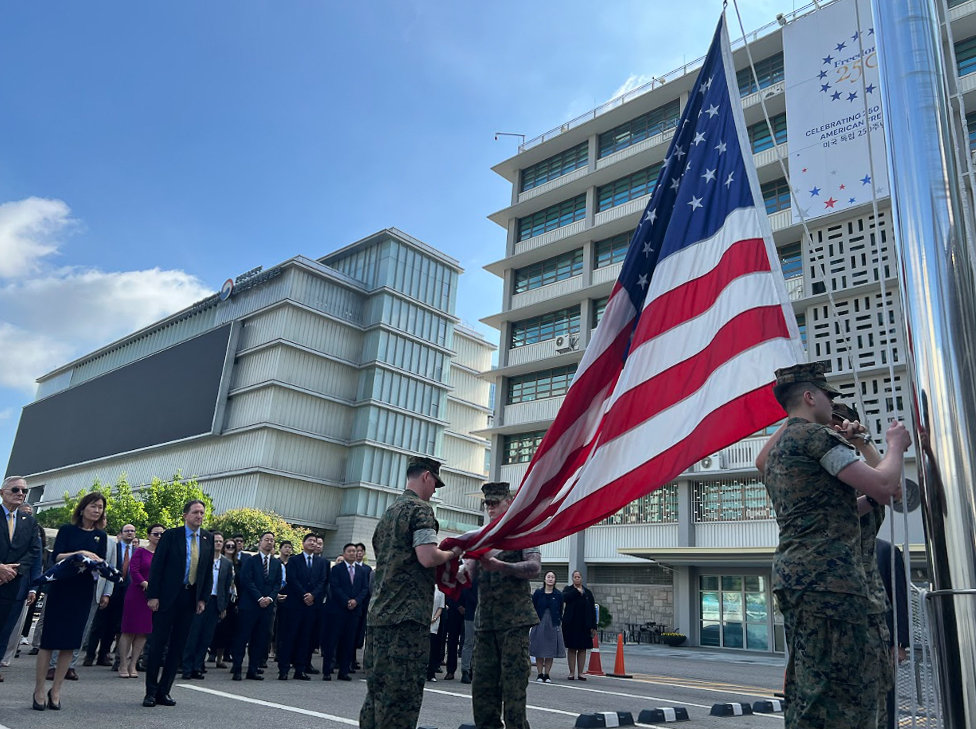 USEmbassySeoul's tweet photo. .@USAmbROK Steel had the honor of raising the American flag with the Embassy’s Marine Security Guards, a symbolic and meaningful start to her tenure as U.S. Ambassador to the ROK. 🇺🇸🇰🇷 https://t.co/88sM3TfM7l
