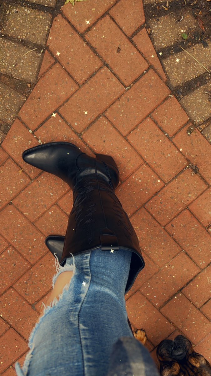 GoddessMeg1994's tweet photo. yearning for boot weather and a little loser face to flatten https://t.co/JaxEEojlm1