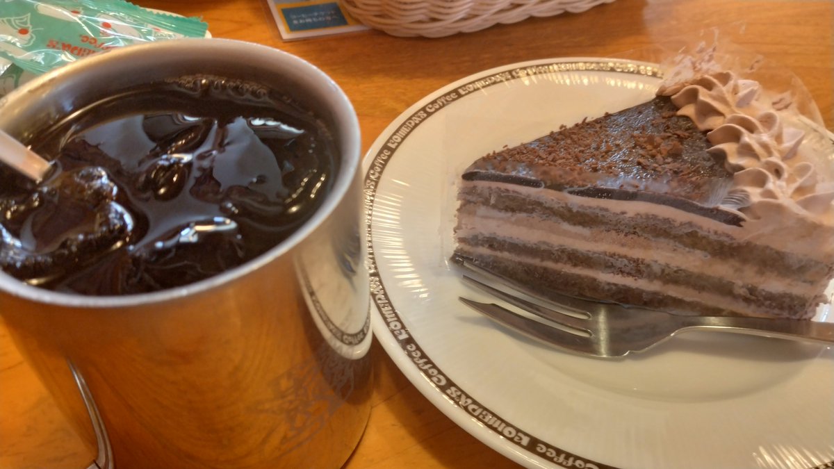 0577mn's tweet photo. おかげさまで積読消化進んだけど、
コメダで豪遊する人になっちゃった。
ありがとうございました🥤🍰🍖 https://t.co/2Ohz23vgBA