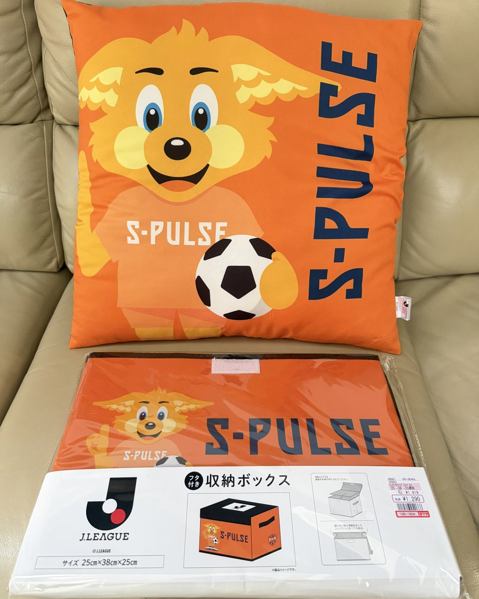 chika15927's tweet photo. しまむらの
・クッション
・収納ボックス
・インナー
・ロングタイツ
入荷したので引取りに。
レジの後ろにクッション山積みになってました😄
#spulse
@shimamura_gr https://t.co/OtWUtVxSp0