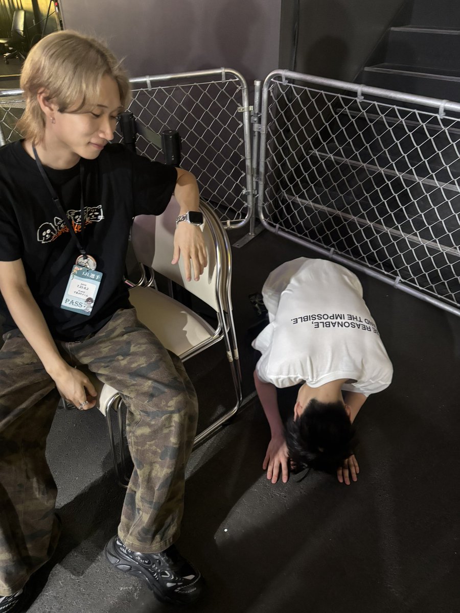 FL_IdentityV's tweet photo. Hasha到着しました🙇🏻
会場側のルールにより撮影券をお持ちでもスペース利用時間(〜17:45)を過ぎてしまうと撮影が出来なくなりますのでお早めにお並びください。 https://t.co/1eoaav22b1