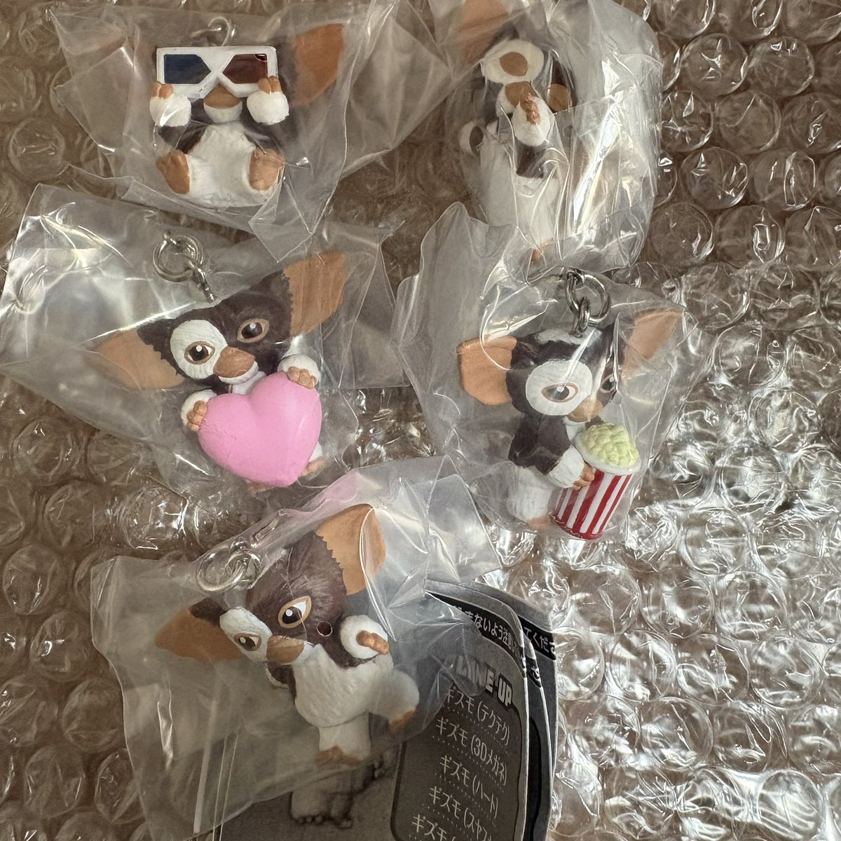 otaku__0129's tweet photo. グレムリン コンプリートセット めじるしアクセサリー 交換

譲）グレムリン

求）めじるしアクセサリー

Yahooフリマ（交換機能）or郵送でのやり取りです📮 https://t.co/1zzGLsWKBF