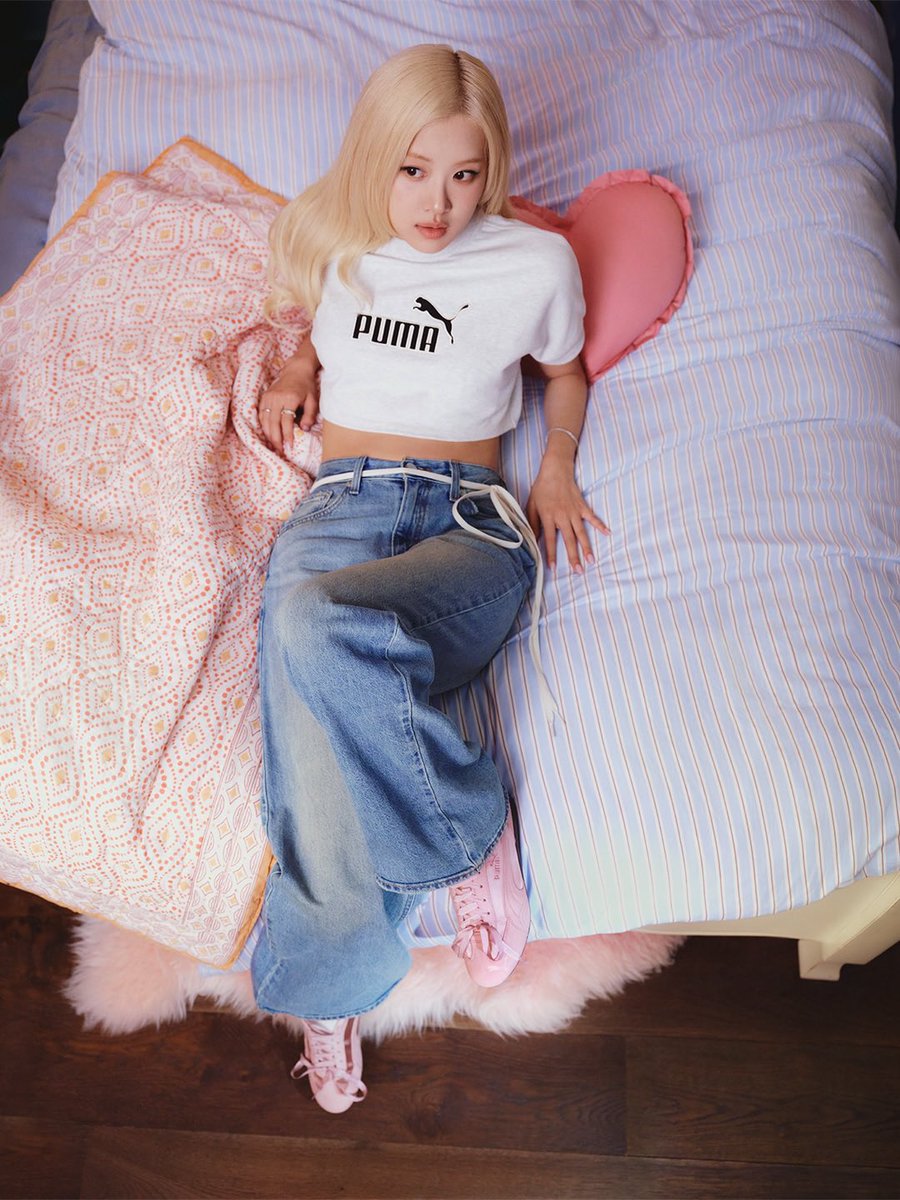 RoseFocused's tweet photo. @.pumasportstyle ig update with ROSÉ

“Born to stand out ✨ Speedcat Etoile.    

 #Speedcat”  

ROSÉ for Puma https://t.co/8S2ZBaBKLb