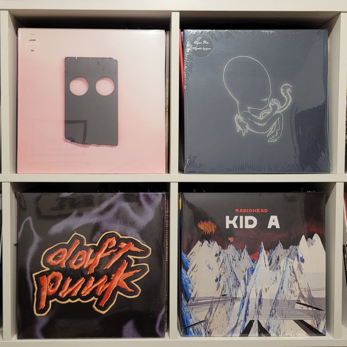 ModDogRecords's tweet photo. Nos han llegado novedades, nuevas entradas y reposiciones. 🔥

Lo último de Strokes, Rolling Stones, Morrissey, Jack White, My New Band Belive. Nuevas entradas de Faces, Queen y Sigur Ros, y reposiciones.

Como siempre mañana en la web y marketplaces.
👉🏼 https://t.co/1Ihq6qr8hy https://t.co/MkgXnTCGw0
