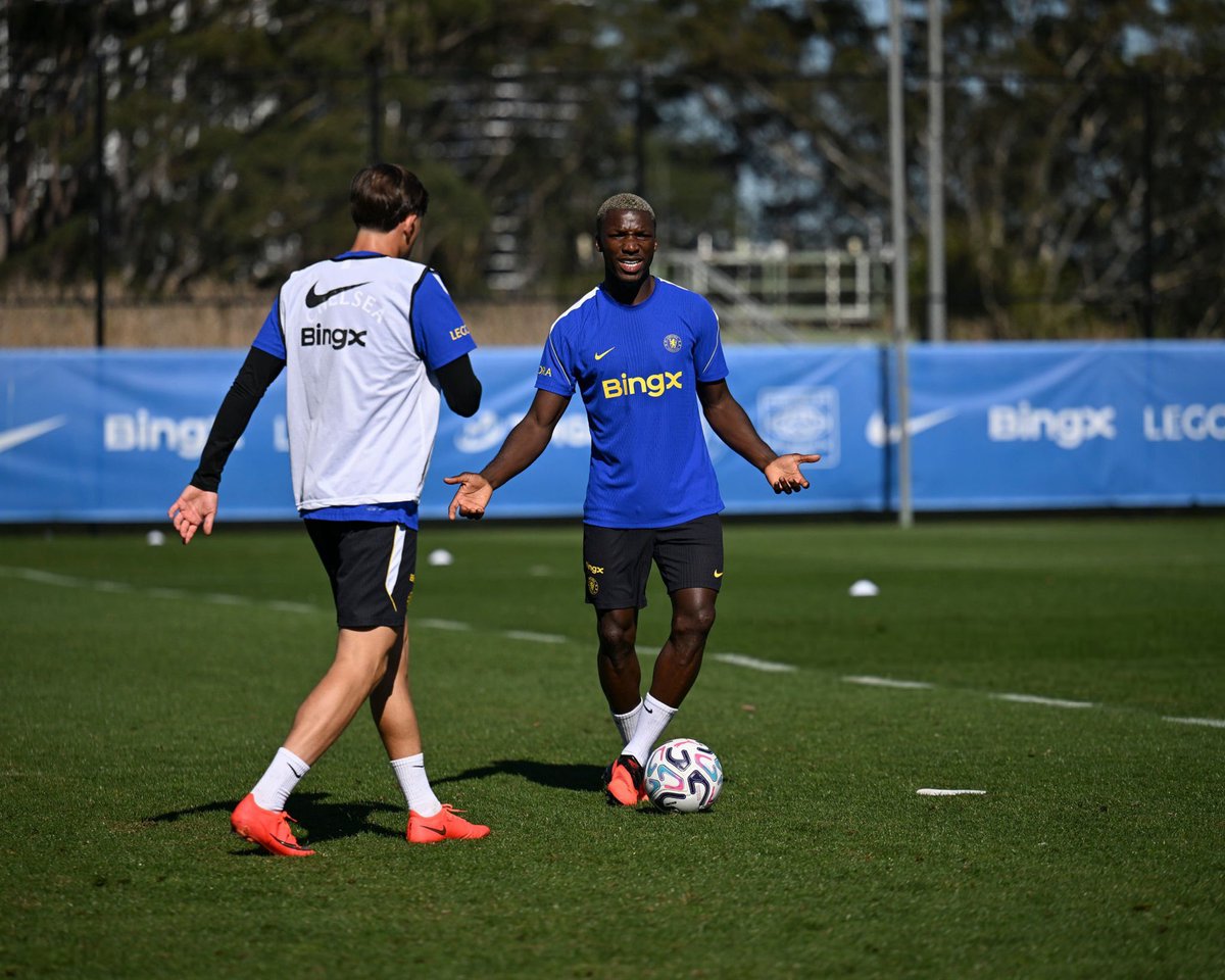 Tunnykvng's tweet photo. General Caicedo is back in Chelsea training 💙 https://t.co/kqaHbY8h30