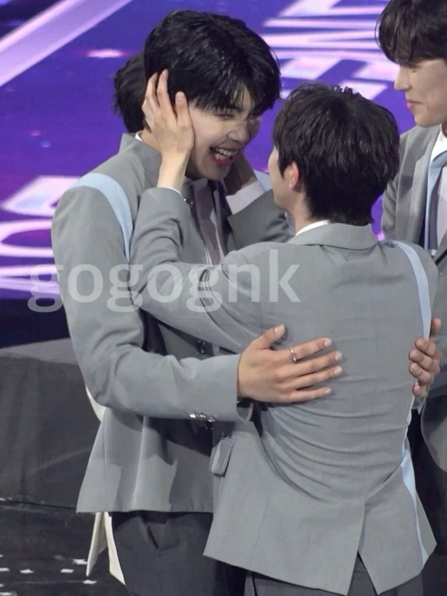 gvnwkie's tweet photo. everytime i see gunwook and hui together, i think about these photos… so freaking sweet 🥹 https://t.co/cV9jVxAHzB