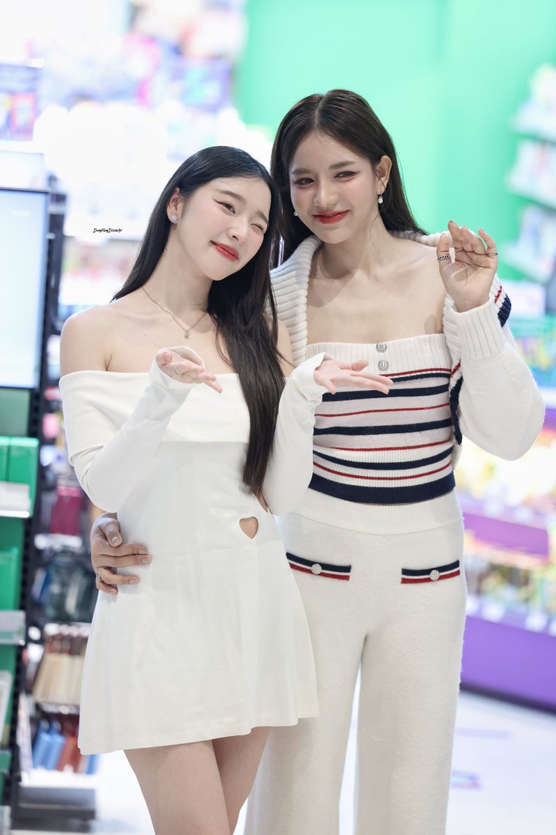 eastern0122's tweet photo. 😜✌

RoundLab x MieAya  

#RoundLabTH  
#MieAya https://t.co/D5gdybMRKP