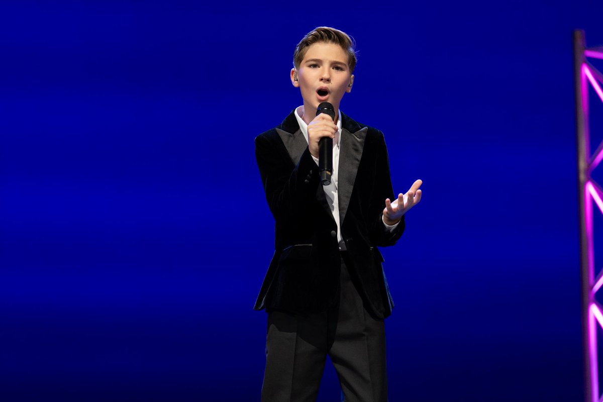 RTVE_Com's tweet photo. Lucas Paulano representará a España en #EurovisiónJunior 2026 🎶

🔸El artista, de 10 años, destaca por su técnica vocal, su sensibilidad y su capacidad para emocionar ✨

🔸El programa ‘@PerroAndaluzTVE by @_ManuSanchez_’ ha sido el elegido por @rtve para su presentación oficial

🔸El festival infantil tendrá lugar en Malta el próximo 24 de octubre

https://t.co/2AdW0fHIw4