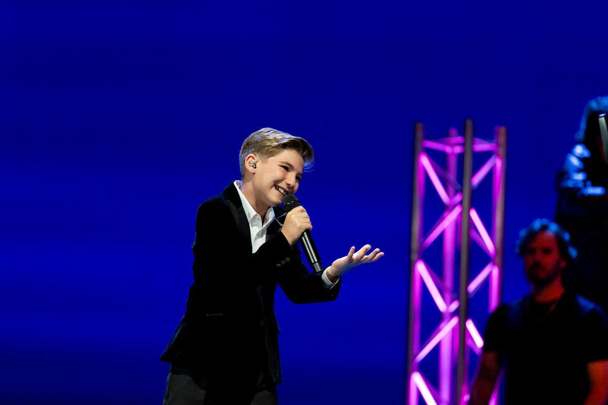 RTVE_Com's tweet photo. Lucas Paulano representará a España en #EurovisiónJunior 2026 🎶

🔸El artista, de 10 años, destaca por su técnica vocal, su sensibilidad y su capacidad para emocionar ✨

🔸El programa ‘@PerroAndaluzTVE by @_ManuSanchez_’ ha sido el elegido por @rtve para su presentación oficial

🔸El festival infantil tendrá lugar en Malta el próximo 24 de octubre

https://t.co/2AdW0fHIw4