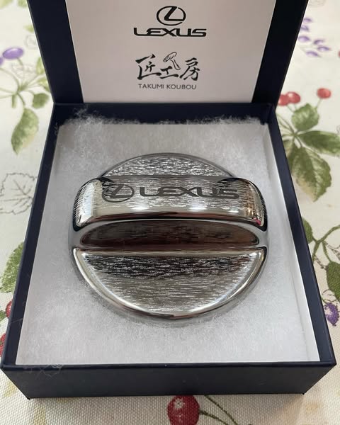 Morgan24312435's tweet photo. #lexus
#lexusrx500hfsportperformance
#匠の技
#fuelcap
#杢
飾って楽しんでます！ https://t.co/mReZDtGagO