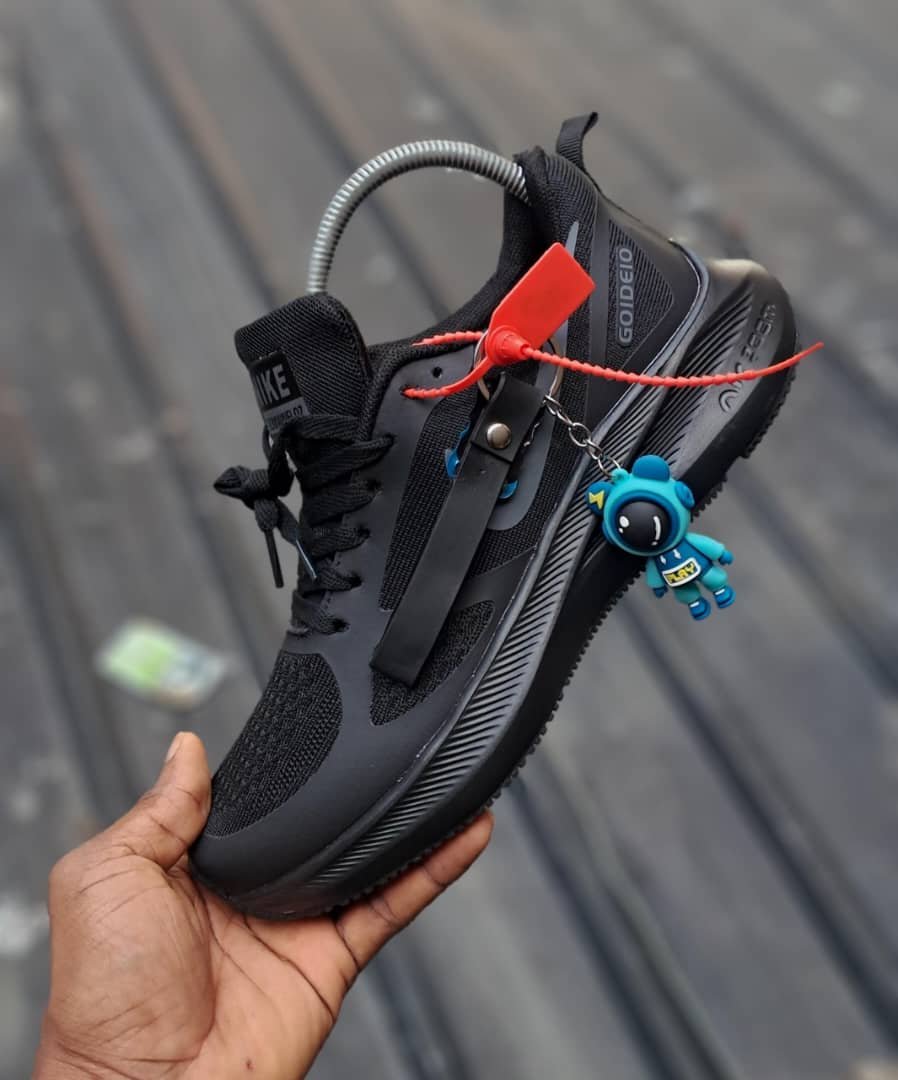 __abdoul__2's tweet photo. Nike trainers 
Original quality 
No box
43-47 
#27,000

Call or DM 08138728448 https://t.co/VbZPOQTfNT