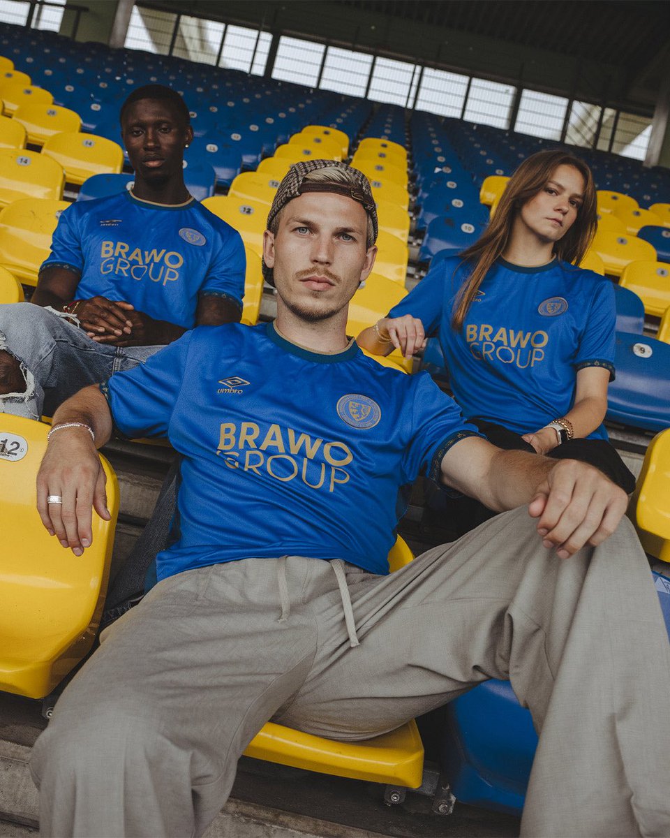 EintrachtBSNews's tweet photo. "Geheimnis" gelüftet: Mit dem Auswärtstrikot ist unsere Trikotkollektion für die anstehende Saison komplett. 
Was eine Überraschung..🫣🥲😁

Die goldenen Akzente verleihen dem Jersey einen edlen Charakter und unterstreichen die Symbolik der Quadriga. https://t.co/wDzK2Kd1jJ