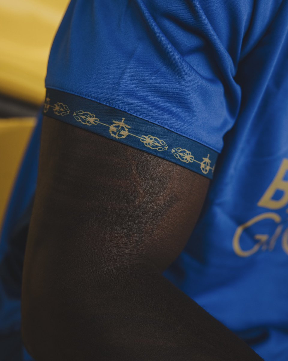 EintrachtBSNews's tweet photo. "Geheimnis" gelüftet: Mit dem Auswärtstrikot ist unsere Trikotkollektion für die anstehende Saison komplett. 
Was eine Überraschung..🫣🥲😁

Die goldenen Akzente verleihen dem Jersey einen edlen Charakter und unterstreichen die Symbolik der Quadriga. https://t.co/wDzK2Kd1jJ