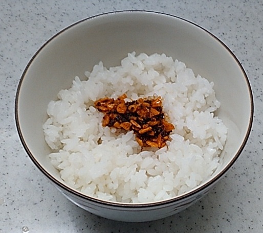 inomama2's tweet photo. 最近の #朝丼 (^_^)/
#食べるラー油丼
#うなぎのたれ丼
#ウインナー丼
#レタス丼

#朝食 #丼スタグラム #飯スタグラム https://t.co/TQWegdWJZl