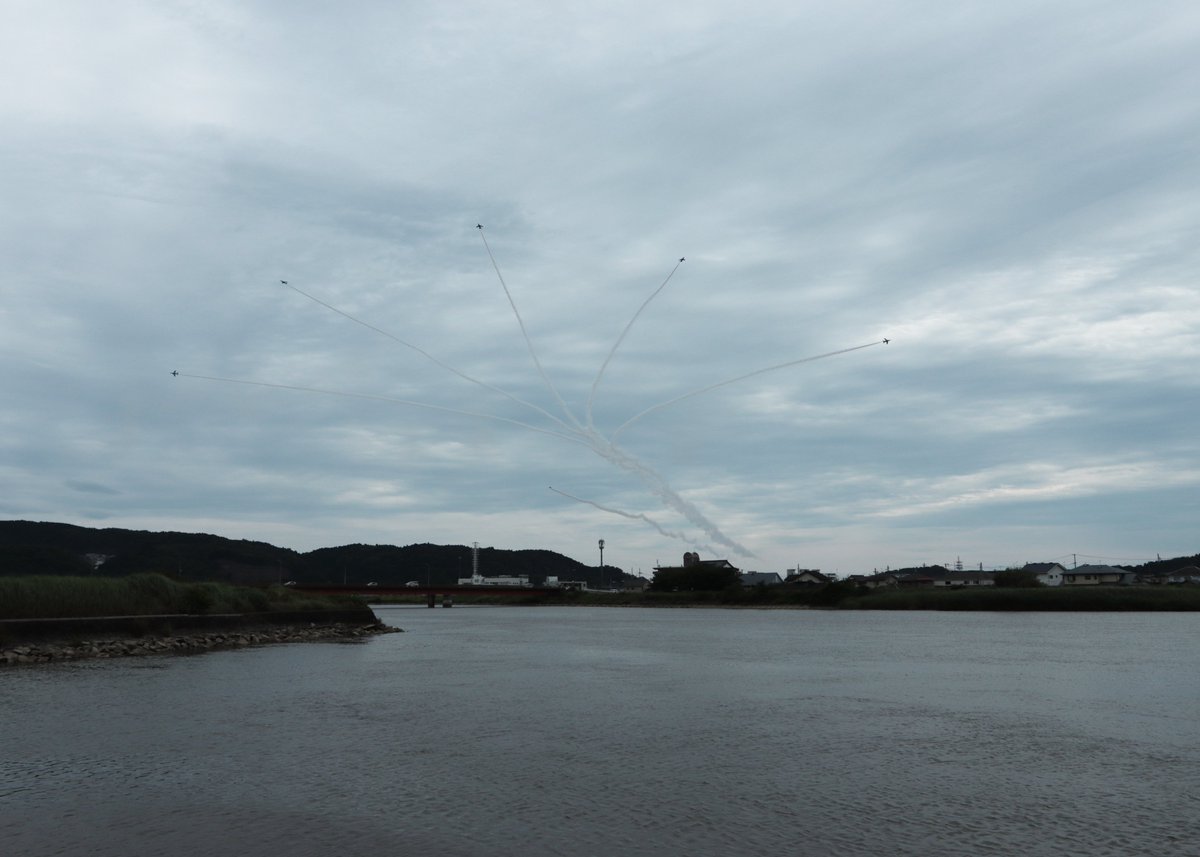 Nisecame2's tweet photo. 7月31日(金) 石巻市上空

#松島基地 #ブルーインパルス https://t.co/XZyUtZbX5e