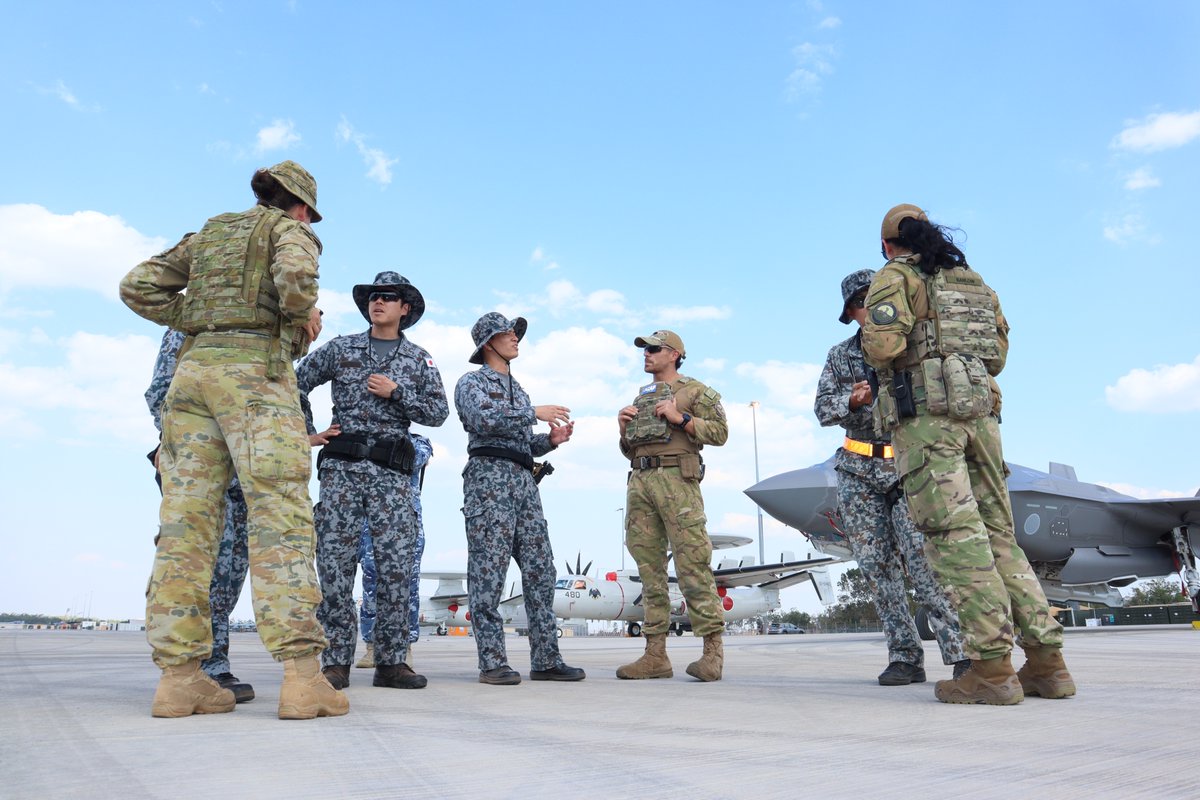 JASDF_adc_pao's tweet photo. RNZAF🇳🇿, RAAF🇦🇺, and JASDF🇯🇵 personnel are working together to secure the #F35 at #PitchBlack2026.
Through multinational cooperation, we are strengthening mutual understanding and security capabilities.
#StrongerTogether
#ExPitchBlack https://t.co/TnE7FC2qca