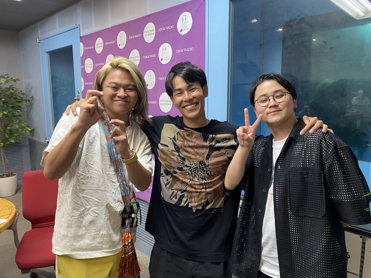 toaradio1332's tweet photo. #TOKAIRADIO 
今日は15時30分から「東海オンエアラジオ⁺」放送！

ゲストは 🔵#りょう🟡#しばゆー

コーナーは『目指せ天才音楽家！ロードトゥ #シバッハ』
シバッハ門下生からの作品をシバッハ先生自ら歌唱、品評します！！

感想は #東海オンエアラジオ でポスト！

🔽#radiko ならスマホ・ＰＣから聴けます📻
https://t.co/KfKdn9SkiV

#東海オンエア #虫眼鏡　
@TO_ZAWAKUN
@TO_RYOO