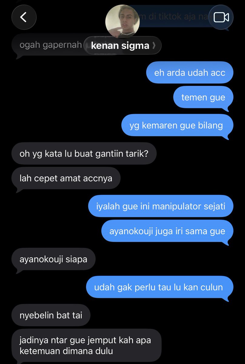 arkaisi's tweet photo. #arken #arkenan lokal au
—

plan awal : ngajak arda biar hemat patungan buat road trip dia bareng kenan.

hasil akhir: dean resmi jadi obat nyamuk. https://t.co/YOK2G8QxxT