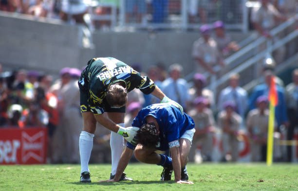 JUN_SHR's tweet photo. 1994年アメリカW杯決勝のPK戦で、バレージがPKを外して泣き崩れた際、対戦相手であるブラジルGKのタファレルが語りかけた言葉。

「それでも、あなたが世界最高のDFであることには変わりない」

バレージの偉大さは、評論家ではなく、常に対戦相手によって語られてきたんだなと。 https://t.co/GIVB1INXTT