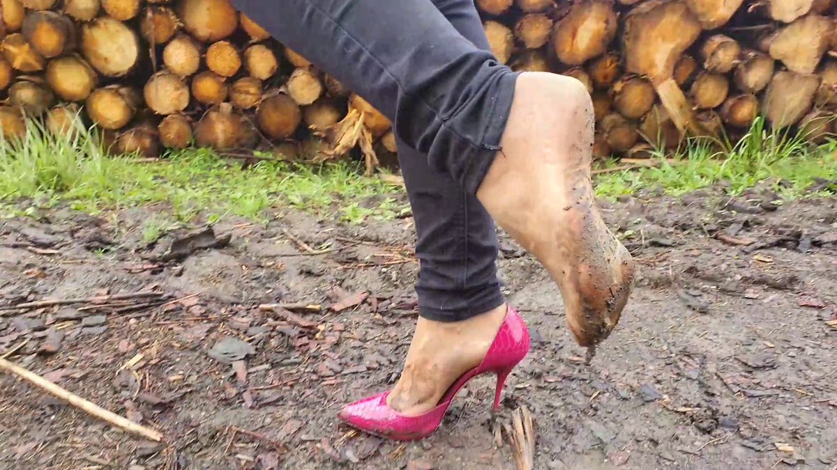 HelenaAbramov's tweet photo. A new "dirty nylons" video in my video store today
https://t.co/Z0faI2PXdd
πππ
#footsniffing #footsmelling #sniffing #tickling #pantyhoseunderjeans #Strumpfhose #stuckshoe #shoeoff #lostshoe #stolenshoe #oneshoe #helena #suntanpantyhose #Louboutins #stuckshoe #dirtytights https://t.co/OjFwJfHcuI