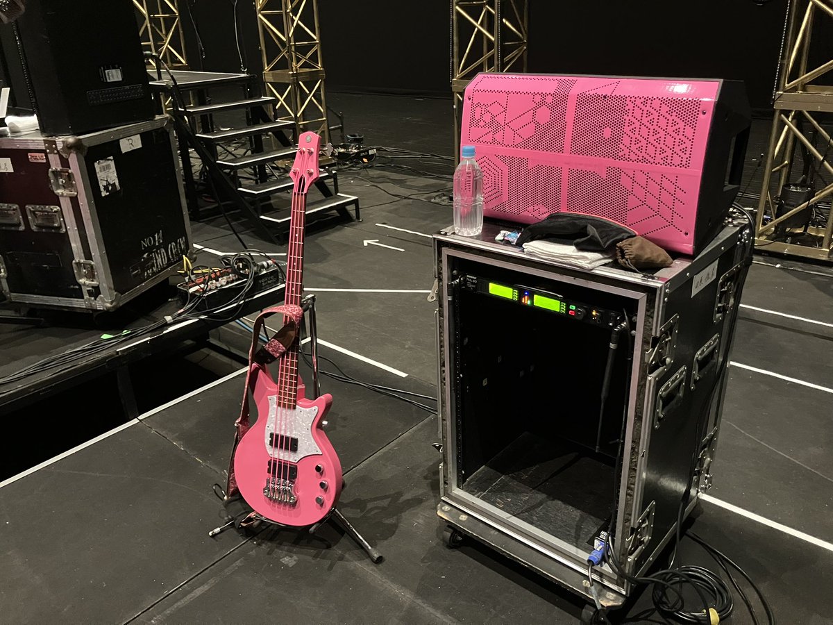nomachan_303's tweet photo. 7/30は田原俊彦さん@札幌文化芸術劇場hitaru♪

夏の札幌、東京とは比べ物にならないくらい涼しくて夜は長袖を羽織ってちょうど良いくらいでした。

個人的にまだ段取りに追われているところはありますが、楽しく演奏する事ができました😊

関わっていただいた皆さま、ありがとうございました♬ https://t.co/GKHRUJRprU