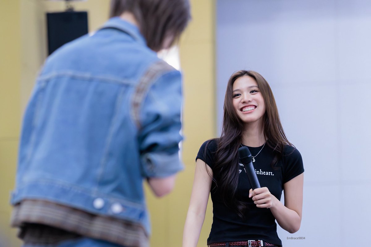 EmB9804's tweet photo. ใจเราไม่เปนของเราเนอะบอนนี่เนอะ 😳😳
มองตี๋แล้วยิ้มหวานมาก 🥹

EMIBONNIE MOONSHADOW PRESS TOUR
#MoonshadowSeriesLIVE
#EmiBonnie https://t.co/eD1tQFoyWP