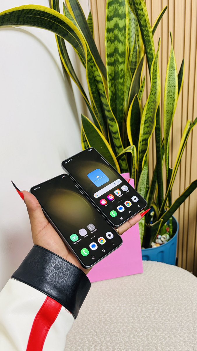 PhoneExpressKe's tweet photo. GIRLFRIEND’S DAY OFFERS🔥

Samsung Galaxy S23 5G
8GB Ram|128GB Storage 
Color Code:Phantom Green🦎Phantom Black♠️
Condition:Mint💧
Neat🫧
Ex-USA🇺🇸
📑6 Months Warranty 
📸50 Megapixels
🎥8K@30fps
🗜️168 Grams
⚙️Snapdragon 8 Gen 2
📺Dynamic AMOLED 2X,120Hz
📶Dual Sim (+E-sim)
🏷️Free OG Deluxe Screen Protector 
🏷️Free Premium Clear Case
🏷️Free 25 Watts Fast Charger Head + Cable
🏷️Free Designer Shopping Bag
Delivery Countrywide 📦🚚
40,000ksh
Happy Shopping 🛍️🛒