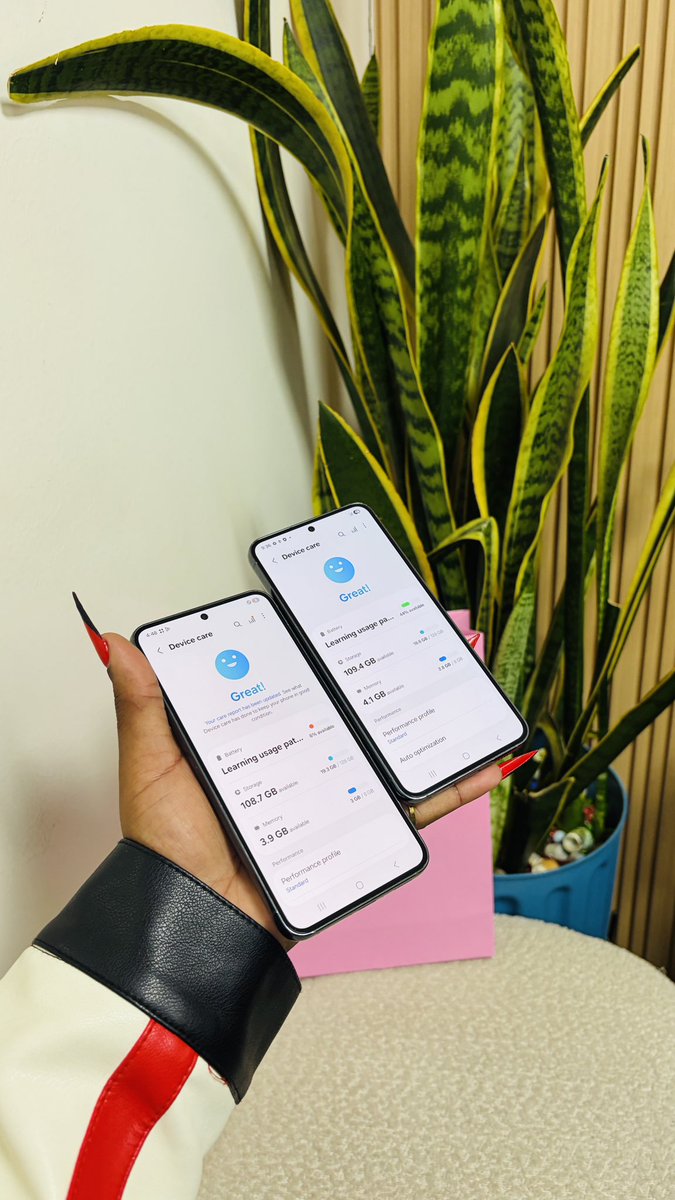 PhoneExpressKe's tweet photo. GIRLFRIEND’S DAY OFFERS🔥

Samsung Galaxy S23 5G
8GB Ram|128GB Storage 
Color Code:Phantom Green🦎Phantom Black♠️
Condition:Mint💧
Neat🫧
Ex-USA🇺🇸
📑6 Months Warranty 
📸50 Megapixels
🎥8K@30fps
🗜️168 Grams
⚙️Snapdragon 8 Gen 2
📺Dynamic AMOLED 2X,120Hz
📶Dual Sim (+E-sim)
🏷️Free OG Deluxe Screen Protector 
🏷️Free Premium Clear Case
🏷️Free 25 Watts Fast Charger Head + Cable
🏷️Free Designer Shopping Bag
Delivery Countrywide 📦🚚
40,000ksh
Happy Shopping 🛍️🛒