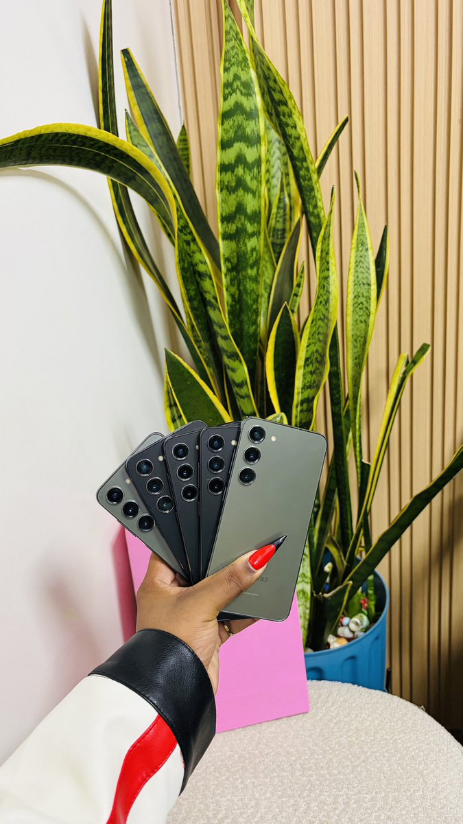 PhoneExpressKe's tweet photo. GIRLFRIEND’S DAY OFFERS🔥

Samsung Galaxy S23 5G
8GB Ram|128GB Storage 
Color Code:Phantom Green🦎Phantom Black♠️
Condition:Mint💧
Neat🫧
Ex-USA🇺🇸
📑6 Months Warranty 
📸50 Megapixels
🎥8K@30fps
🗜️168 Grams
⚙️Snapdragon 8 Gen 2
📺Dynamic AMOLED 2X,120Hz
📶Dual Sim (+E-sim)
🏷️Free OG Deluxe Screen Protector 
🏷️Free Premium Clear Case
🏷️Free 25 Watts Fast Charger Head + Cable
🏷️Free Designer Shopping Bag
Delivery Countrywide 📦🚚
40,000ksh
Happy Shopping 🛍️🛒